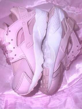 NIKE huarache run girls size 11c